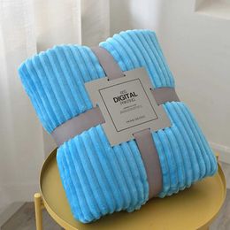 Couvertures couvertures maison pour les canapés étreintes Soft est une couverture de lits de lits appropriés et une couverture de textiles de noix de cajou légers légers en peluche