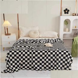 Couvertures INS Checkerboard Couverture SOFF IC PLAID SOFA PRINTEMPS ET Été Air Climatisation Office Sable Châle Cushionl231123 Drop Livraison Hom DH2JH