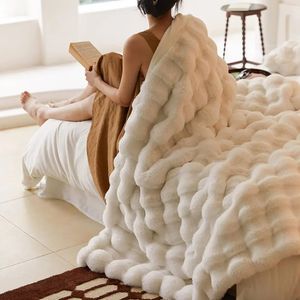 Couvertures Luxueuse couverture en fourrure de lapin Toscana avec polaire à bulles épaisse double face - Idéale pour la sieste au bureau et la couverture de canapé - Lit en peluche 231113