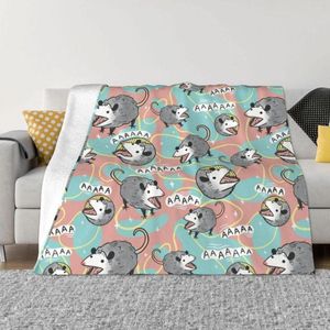 Dekens opossum cartoon plaid sofa cover flanel textiel decor dier collage cadeau gooi deken voor bed bank beddening gooit
