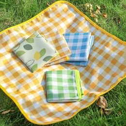 Mantas a cuadros plegables camping ticet de picnic portátil de tela no tejida almohadilla para almohadilla evitan senderismo sucio asiento pequeño al aire libre