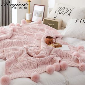 Dekens REGINA Chenille Plaid Gooi Deken Roze Ivoorgrijs Pompon Gebreid Cadeau Sprei Super Zacht Slaapbank Gezellig Grof Gebreid 230626