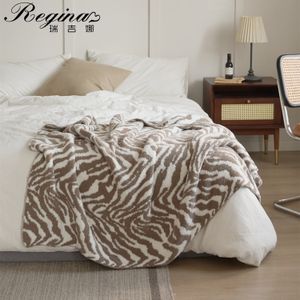 Mantas REGINA Retro Zebra Stripe Manta de punto Chic Cozy Microfiber Furry Downy Classic Grey White Bed Sofá Casual TV Throw 230731