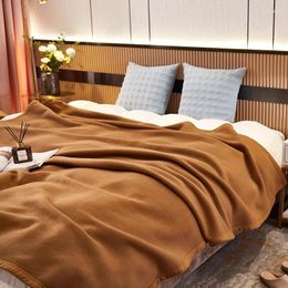 Couvertures simples à double lit dormant couverture maison maison el office repos resttion de clin de canapé de flanelle voyage