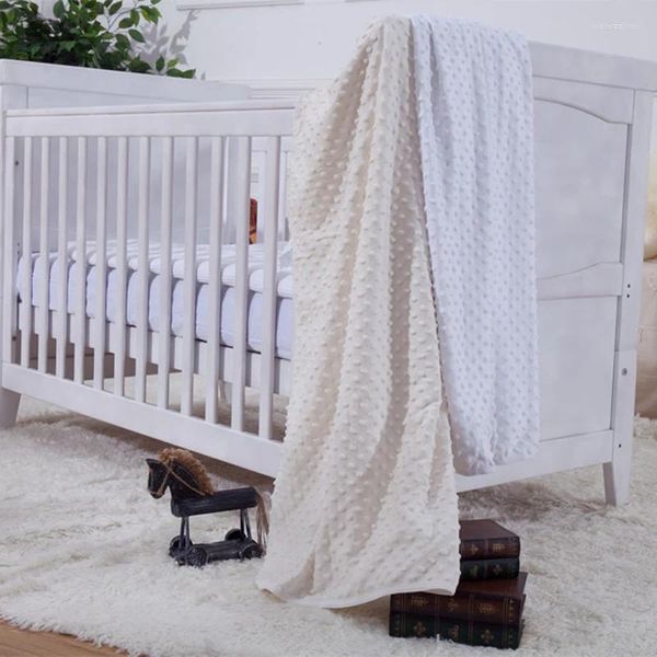 Couvertures Couverture douce pour bébé Born Props Accessoires Respirant Minky Dot Swaddle Wrap Enfants pour la literie 70x90cm