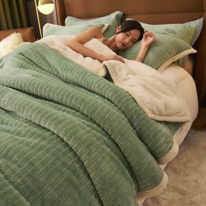 Couvertures Couverture douce et chaude pour l'hiver Couleur verte Épaisse sur les lits SingleQueenKing Taille Quilt Multi Functional Nap 231207