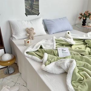 Couvertures en molleton de lait de couleur unie avec double couverture d'agneau, couverture de sieste douce et cireuse pour canapé, climatisation décontractée 230828