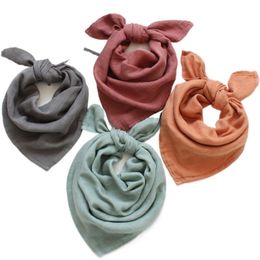 Couvertures emmailloter 60x60cm carrés de mousseline bambou bébé couverture bavoirs né solide Bandana mouchoir infantile Swaddle Wrap Burp serviette en tissu Sc