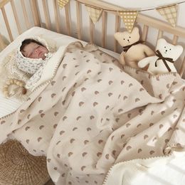 Couvertures Emmaillotage bébé couvertures pour lits 4 couches coton Swaddle mousseline couverture literie linge bébés accessoires né serviette de bain mère enfants 231115