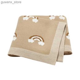 Dekens Swaddling babydekens pasgeboren swaddle wrap 90*70cm ademende gebreide baby jongens meisjes wieg cellulaire peuter kinderen gooi ontvangende quilt y240411