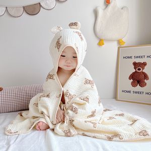 Couvertures Swaddling bébé coton serviette de bain à capuche serviette en tissu vêtements pour enfants serviette de bain de plage bébé né garçon et fille couverture d'emballage souple 130X70cm 230720