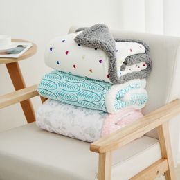 Couvertures d'emmaillotage né Double couches épaisses flanelle hiver bébé garçons filles envelopper Infantil Swaddle sieste réception literie Bebe couette 230923