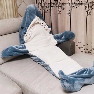 Blankets Swaddling Cartoon Shark Wearable Blanket Pajamas Children's Pajamas Parents' Hoodies Warm Flannel Blanket Autumn Fun Homewear Party Z230809