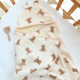 Dekens Inbakeren Kangobaby My Soft Life Four Seasons 4 Layers Mousseline Cotton Baby Badhanddoek Ademend geboren Cape Blanket Hooded Beach Robe 230724