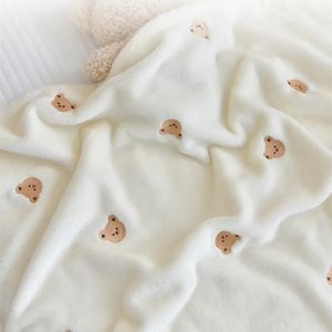 Dekens Inbakeren Koreaanse beer konijn borduren baby koraal fleece deken geboren pluche warme dekbed voor winterslaaphoes voor baby's 90x125cm 231017