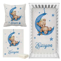 Couvertures d'emmaillotage LVYZIHO nom personnalisé ours endormi bleu ensemble de literie de berceau dormir sur la lune cadeau de douche de bébé 231127