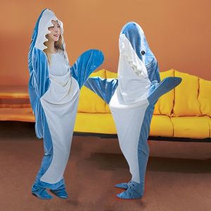 Couvertures Swaddling Shark Onesies Couverture de requin en velours de cristal doux pour enfants et adultes Sweat à capuche Couverture chaude portable Sac de couchage Climatisation 230911