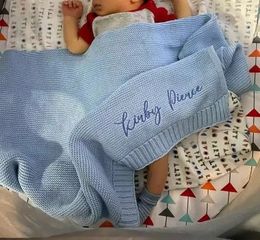 Couvertures Style d'emmaillotage couverture en gros bébé filles et garçons nom personnalisé impression couvertures de couchage bébés plusieurs tailles plusieurs couleurs 231129