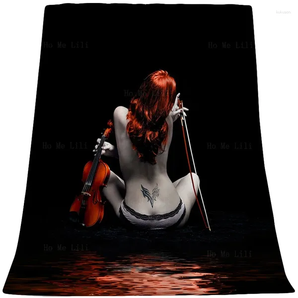 Couvertures La fille a joué au violon sexy back tatoue femme en noir moderne art de la mode art douce et confortable couverture de flanelle