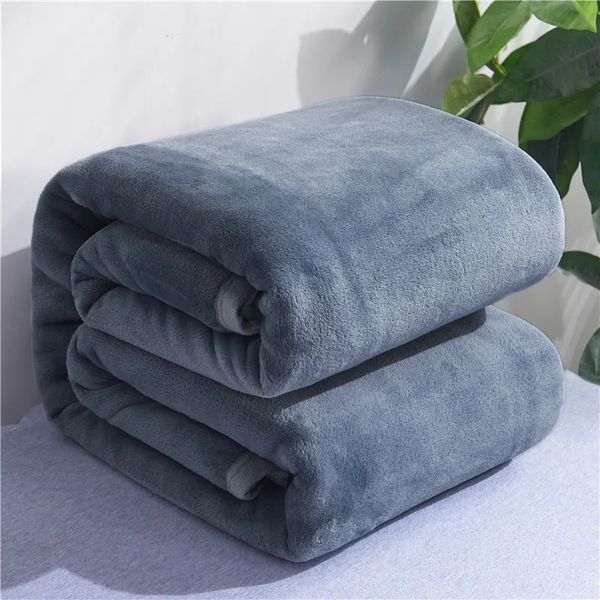 Couvertures épaissies, grande flanelle luxueuse en microfibre, super douce, chaude, confortable, légère, pour lit ou voiture, couleur gris 231005