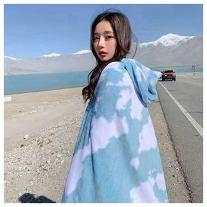 Dekens tv Magic Blue Sky Sky Cloud Gradiënt deken flanel pluche mantel codeed met hoed draagbare winter warm kantoor huis vrouwen cadeau cosplay