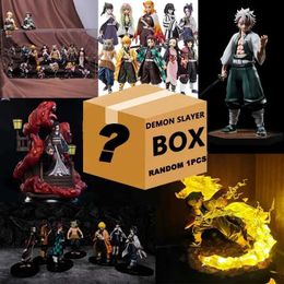 Boîte aveugle Demon Slayer Figure Box Random 1pc Anime Figure Toy Kamado Nezuko Tanjirou Agatsuma Zenitsu Hashibira Inosuke PVC Modèle T240506