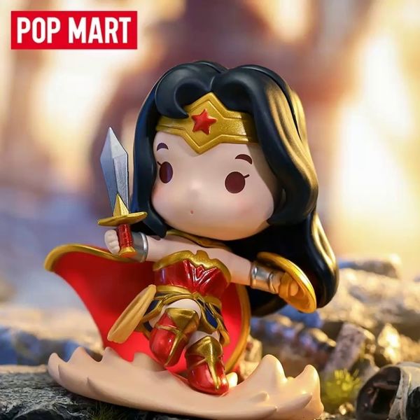 Box Box Pop Mart X DC Justice League Series World Box Girl Kawaii Doll Action Figura Lindo Modelo de Cumpleaños Misterio de Regalos 230814