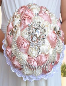 Bling Bling Crystal Broche Bouquets De Mariée Fournisseurs De Mariage Colorés Demoiselle D'honneur Tenant Des Fleurs En Satin Rose Faites À La Main 2019 Manuel B2852831