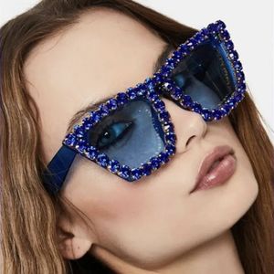 Bling Cat Eye Frame Glitter Lunettes de soleil Full Diamond Crystal Women Blue Red Shades Sexy Ladies Rhinestone Oversized Eyewear SG679