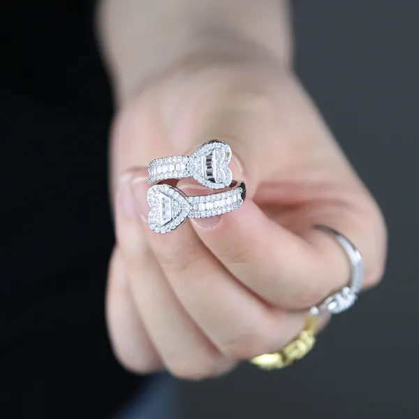 Bling Cubic Zirconia Open Heart Rings Iced Out Sparking CZ Ajusté Hip Hop Finger Jewelry pour femmes