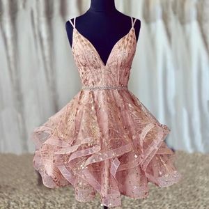 Bling Rose Pink Short Prom Vestidos de fiesta Ruffle V-cuello Crystal Beaded Sashes Evening Sweet 16 vestido de cóctel niñas