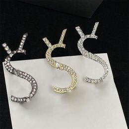 Blinging Double Row Diamond Brooches Lettre de mode Géométrie combinaison épingles Femme Femme Mariage Gift Bijoux