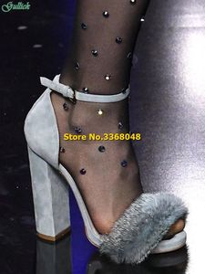 Bloque Sandals Talon fourrure Femmes Sangle de cheville Open Toe Bleu Black Square High Fashion Summer Shoes Backle Arrivée Shoe 4863