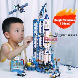 Blokkeert Stad Spaceship Bouwstenen Aerospace Rocket Center Shuttle Satellite Astronaut Moc Bricks Set Toys for Children Gifts 230523