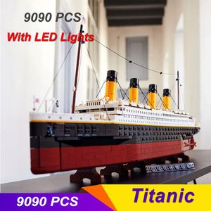 Blocs en stock compatible 10294 Titanic 9090pcs Grandspans de croisière Construction de navires