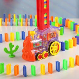 Blokken Kinderen Elektrische Domino Trein Auto Set Geluid Licht Automatische Baksteen Kleurrijke Domino Spel Educatief DIY Speelgoed 230907