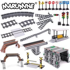 Blokkeert Marumine Moc City Train Railway Build Model Kit Soft Cruved rechte sporen verkeerslichttunnel Compatibel 53401 Blokken Bakstenen