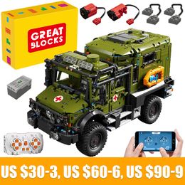 Blokkeert technische auto Militaire ambulance Off Road T4023 App Remote Control Moter Moter Power Bricks Building Toys Kids Sets 230506