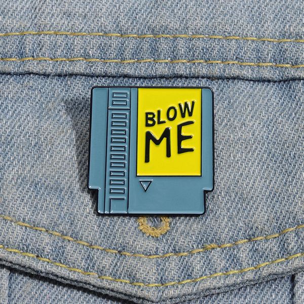 Blow Me – broche en émail avec paroles de chanson rétro des années 80, badge à revers, Radio de jeu, broche sarcastique drôle, accessoires de bijoux, cadeau pour amis