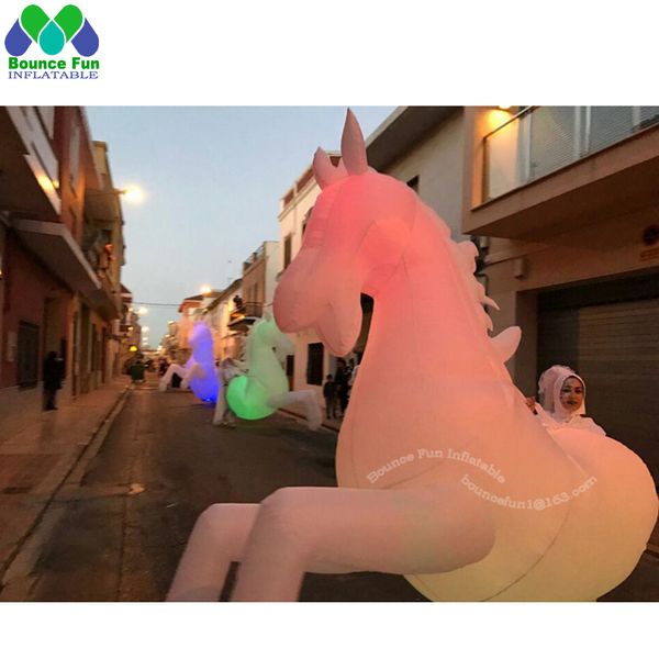 Costume de cheval gonflable blanc exploser avec des lumières LED Parnival Parade Costume de mascotte gonflable Grand costume animal pour promotion