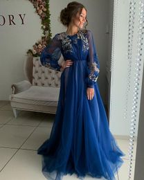 Blauw geappliceerd lange mouwen avondjurken juweel nek geplooid Arabisch plus size prom jurken een lijn vloer lengte tule formele jurk