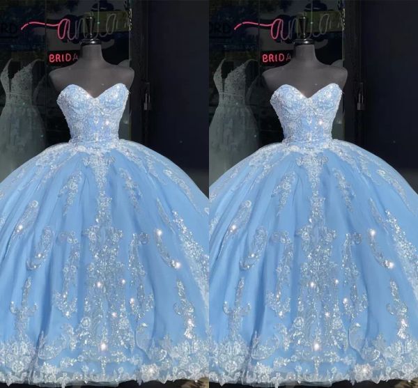 Blue Ballgown Quinceanera Robes légères avec D Floral Applique Péquelles Pélines en cœur Encourage Pageant Sweet Birthday Party Prom Robes Fabriquées sur mesure