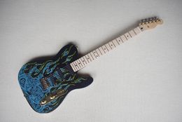 Guitarra eléctrica de cuerpo azul con herrajes dorados y mástil de arce, brinda servicios personalizados.