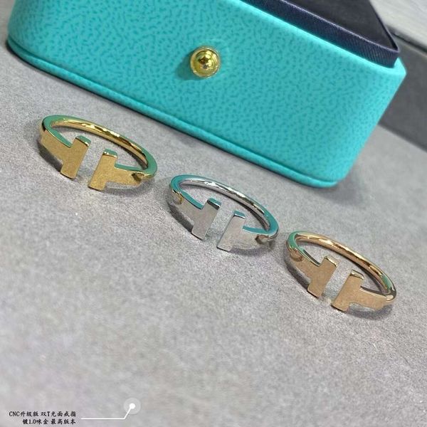 Caja azul Diseñador clásico Anillo TF superior Diseño exquisito simple y lujoso doble T temperamento femenino brillante Instagram popular oro rosa del mismo estilo