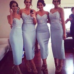 Blauwe bruidsmeisje Sky jurken thee lengte met spaghetti -riemen plus maat kralen op maat gemaakte toegewijde bruidsmeisje jurk strand bruiloft gastfeest slijtage Vestidos