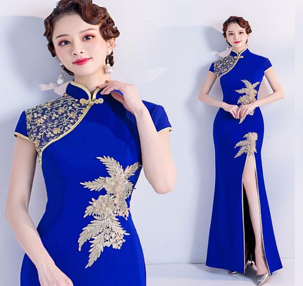 Bleu classique cuisse fentes Cheongsam col haut manches courtes avec broderie orientale femmes robes chinois QIPAO7355164