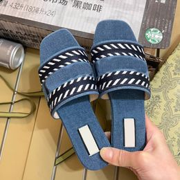 Blauwe Denim Borduur Platte Slippers Designer Sliders Dames Klassieke Letterprints Reliëf Platte Comfort Muilezels Slipper Zomer Strand Sandalen Schoenen 34-41 Maat