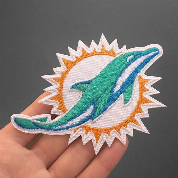 Dolphin Blue Fish Cartoon Pachs brodés fer sur le chapeau de vêtements DIY Stripes Applique Badge Stickers Veste sac à dos 2312