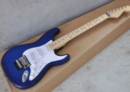Blauwe elektrische gitaar met SSS-pickups, Floyd Rose, Maple Fretboard, witte slagplaat, kan worden aangepast als aanvraag