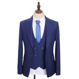 Blauwe bruidegom smoking piek revers groomsman bruiloft smoking mannen formele zakelijke prom diner 3 stuk pak op maat gemaakt (jas + broek + tie + vest) 2290